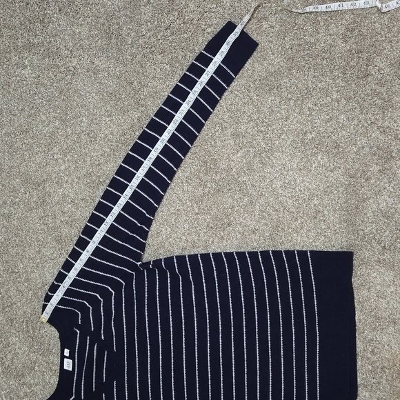 Gap v-neck navy blue striped sweater in Large tall - Picture 11 of 11